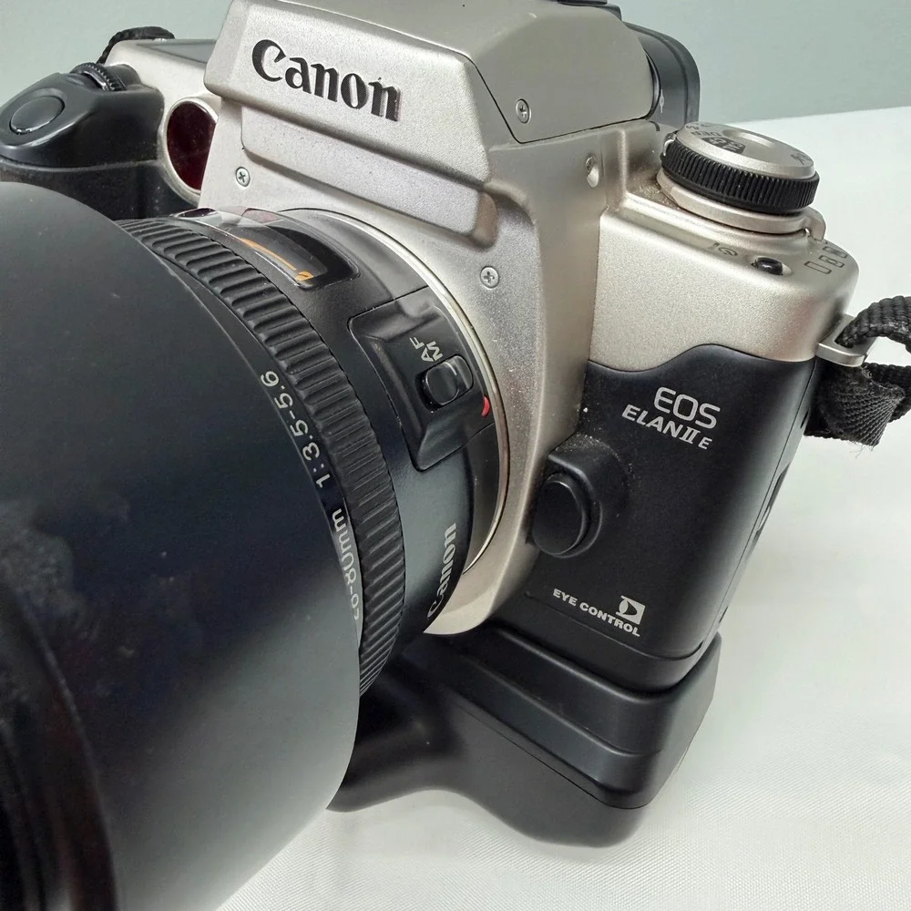 Canon EOS Elan II E 35mm SLR Film Camera 28-80mm Lens BP-50 Battery Pack Japan